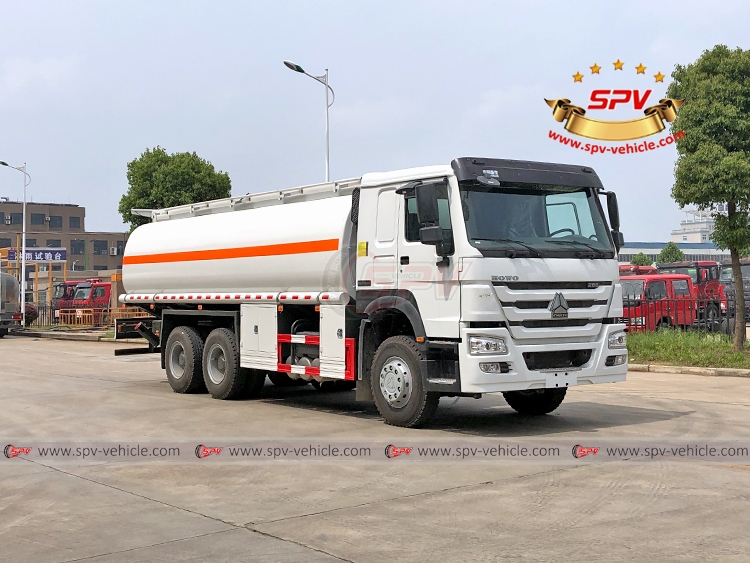 24,000 Litres Oil Tank Truck Sinotruck - RF 24,000 Litres Oil Tank Truck Sinotruck - RF